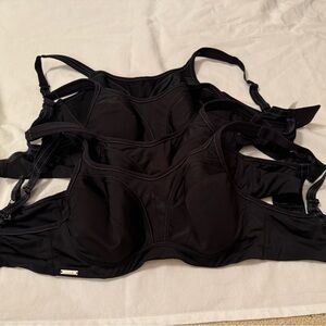 EUC Chantelle convertible sports bra. US size 32DDD